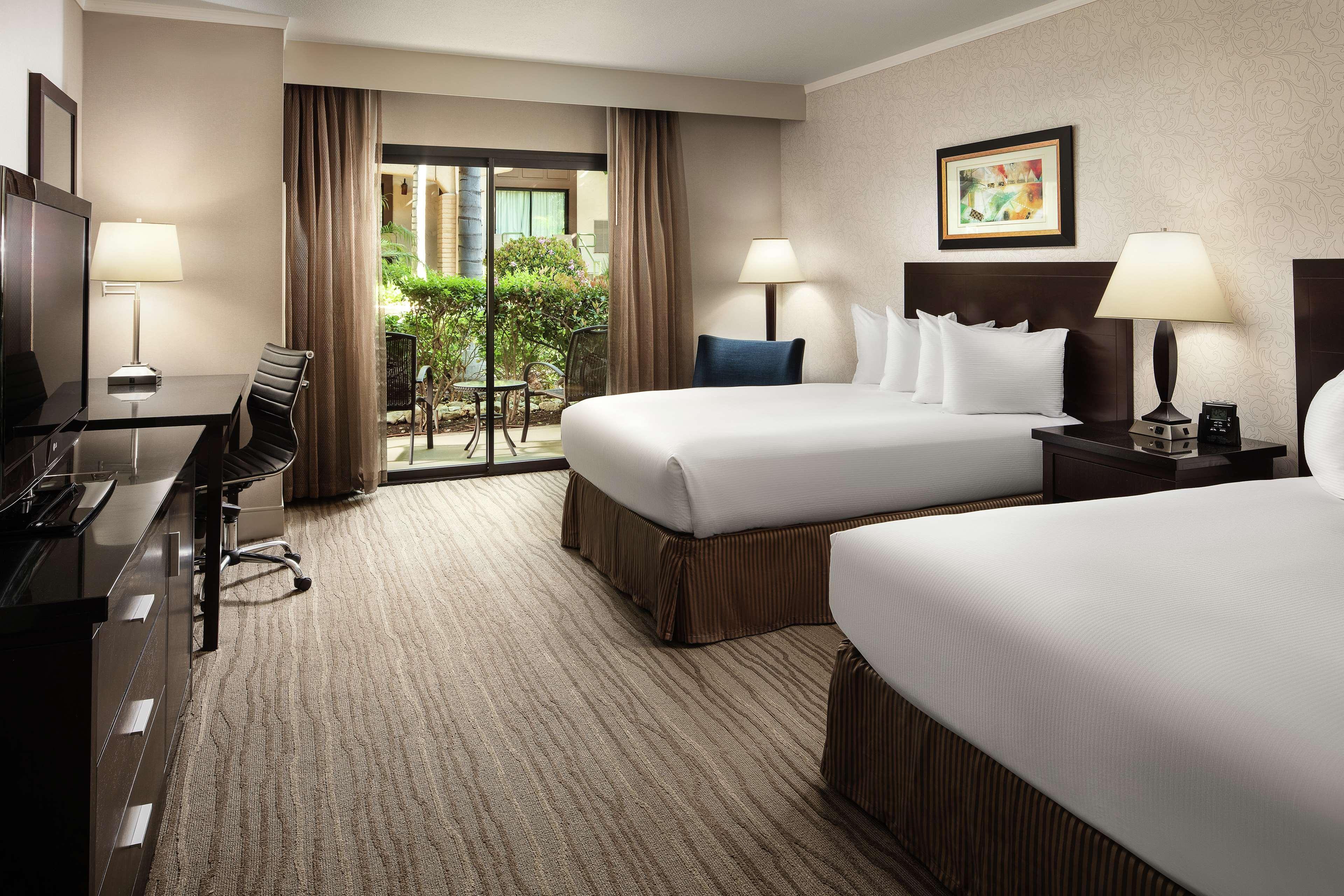 Doubletree By Hilton Claremont Hotel , United States